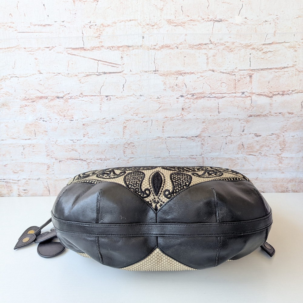 Isabella Fiore Black and Cream Shoulder Bag - Picture 10 of 14